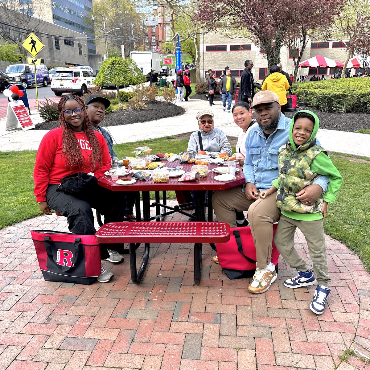 🥤🍔🌭 Family BBQ 
☀️🌸 Great Weather 
💞 Perfect company
 
#AdmittedStudentDay #RaiderFamily #RutgersNewark ❤️🤍