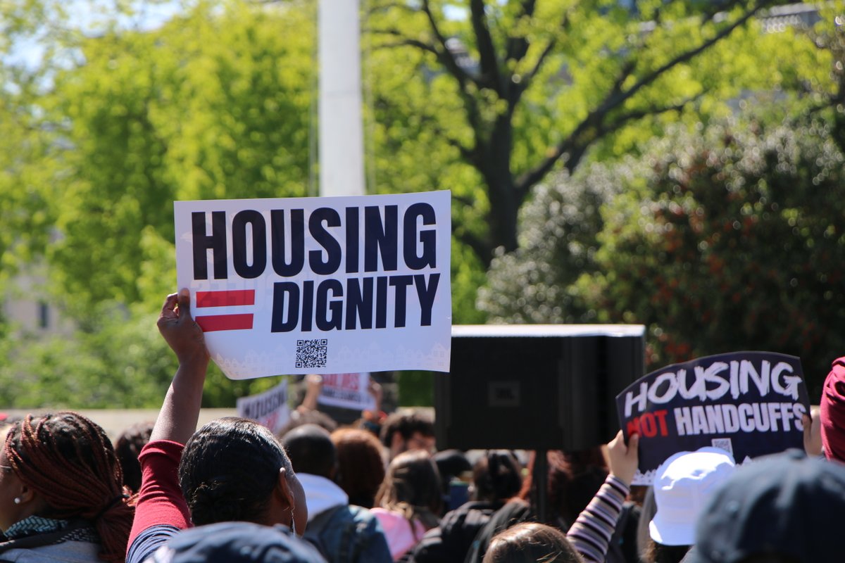 We are powerful when we work together and share our vision for a future where everyone has a safe and affordable place to live. Read @gwehmanbrown's reflection on #johnsonvgrantspass: housingnarrativelab.org/2024/05/06/eve…  @homeless_law