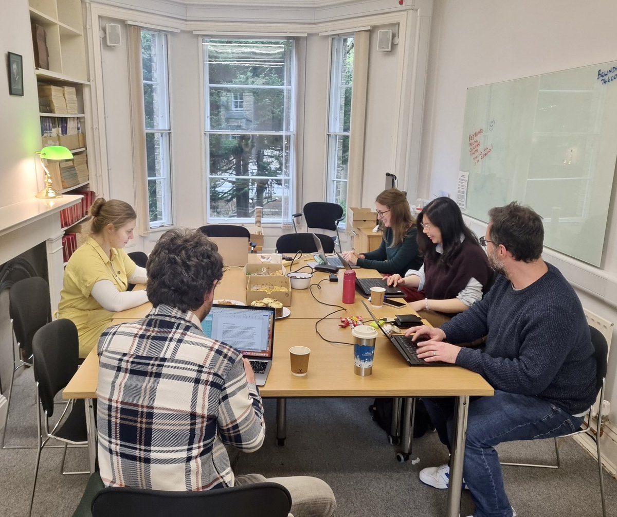 Photo from a recent Medical Humanities writing group! DPhils and ECRs at Oxford are welcome to join our next session, 9:30-1:30 on Friday torch.ox.ac.uk/event/medical-…