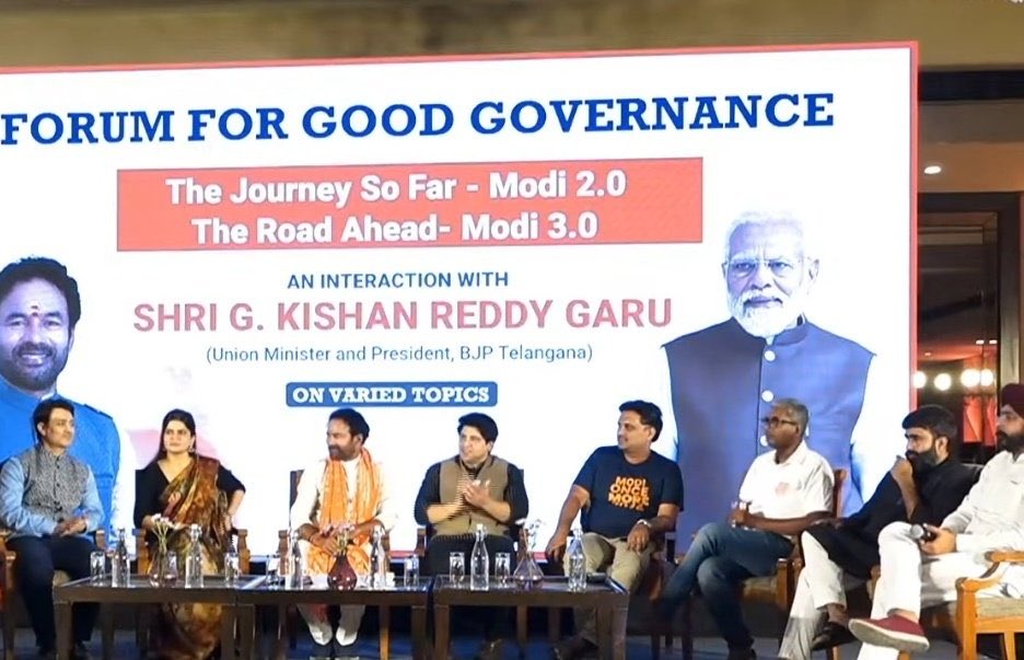 Discussion is on Forum for good governance & on the stage you have two of the greatest fake news peddlers & hate mongers from India, Sinha & Bagga! BJP has gone bankruptcy of people that they have to make these guys sit on stage?? 🫢