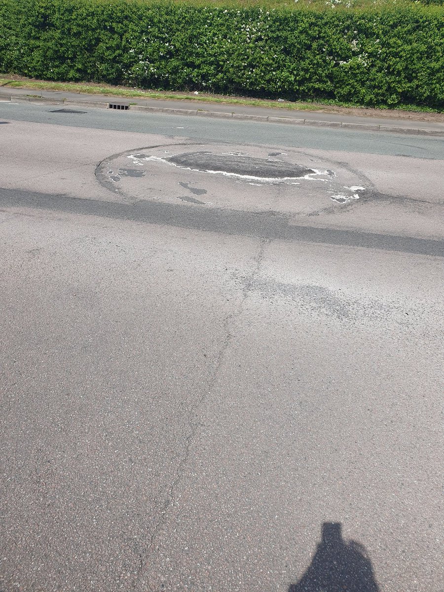 @derbyshireroads @DerbysPolice @SDDC danger on hearthcote road. No longer a roundabout. Cars travel straight on into oncoming traffic. Highly dangerous thanks to council neglect. First Reported this problem to the council in July 23. Neglectful
