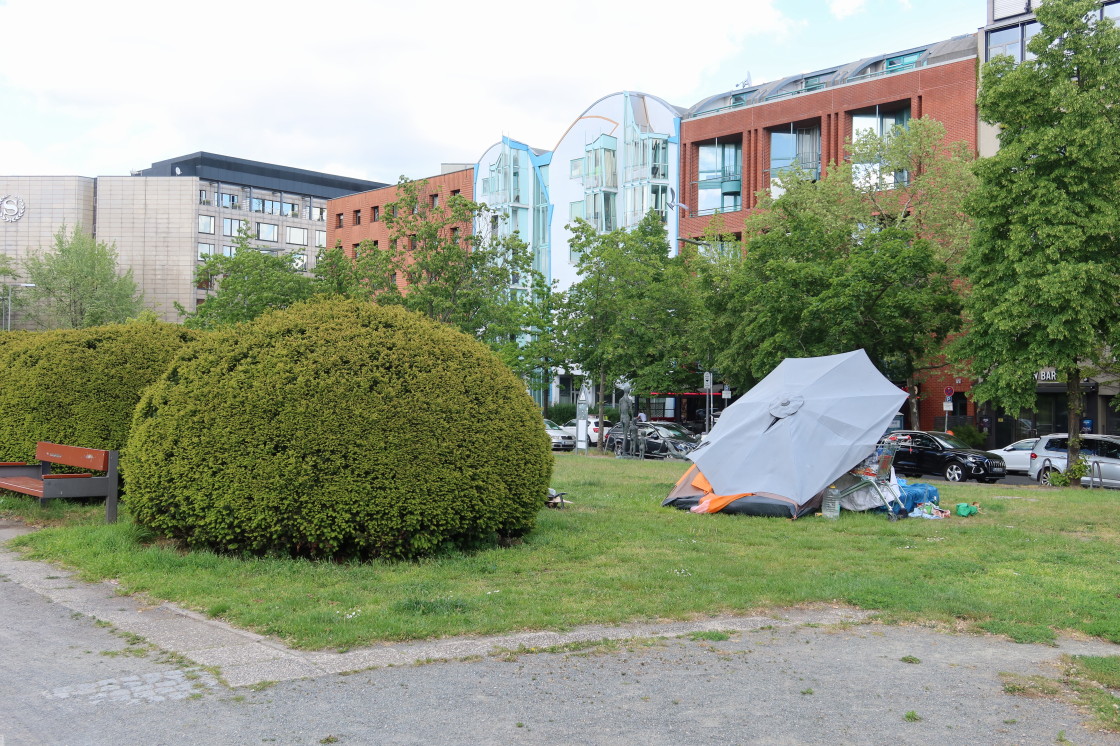 #Berlin #Mitte, #LausitzerPlatz. #Abfälle, #Zelte.