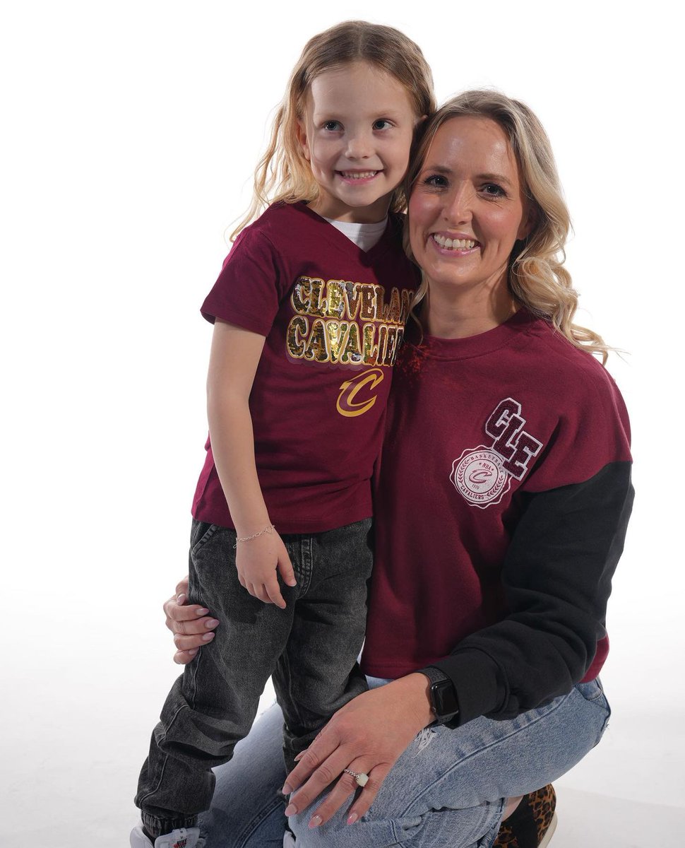 Taking mom to #Game7? Don't forget to stop by the @cavsteamshop and treat her to her favorite #WEARbyEA! 🏀 Tag #WEARonYOU to show us your best #NBAPlayoffFits 😎 #MothersDay #CavsStyle cavaliersteamshop.com/wear-by-erin-a…