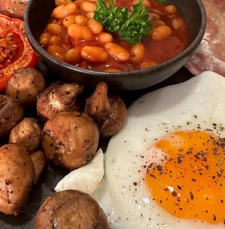 Happy bank holiday!🌞 Join us for a tasty full English, served from 10am tomorrow✨ Last reservations a bit earlier than normal at 4pm tomorrow evening but back to normal after tomorrow for the week! Off to Take That? Come join us for a delicious meal before the show! 🍽️🎭