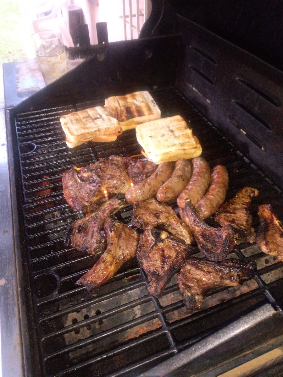 Braai is klaar. Braai is finish.