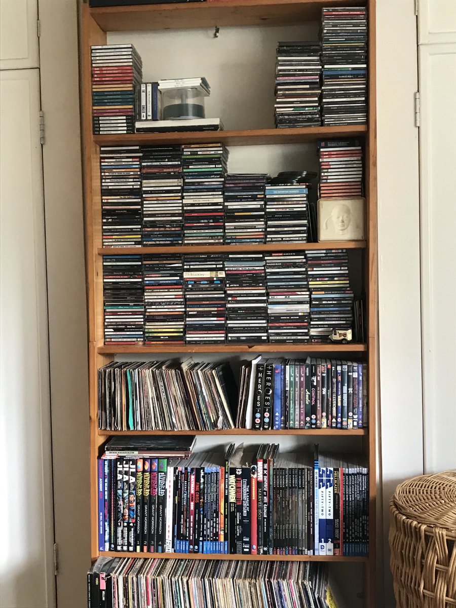 Put my CDs on a couple of shelf’s with my comics and singles 😎🎶