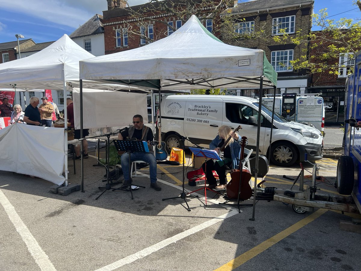 Great to see so many people at the May #Winslow Farmers’ Market this morning. The market takes place on the first Sunday of the month. #Buckinghamshire <a href="/WinslowFarmersM/">WinslowFarmersMarket</a>