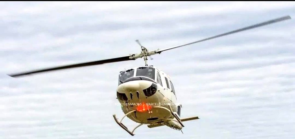 metsul's tweet photo. AGORA | Mais helicópteros do Brasil e exterior se juntam aos resgates no Rio Grande do Sul. Chega a ajuda militar do povo irmão e amigo do Uruguai. 📷 @emekavoces 🇺🇾🩵🇧🇷 https://t.co/OxkZUo6XF5