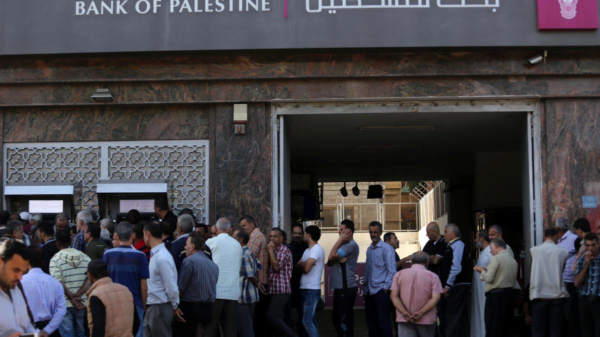 Bewaffnete Gruppen stehlen 66 Millionen Euro aus der Bank of Palestine to.welt.de/TYw0v6e