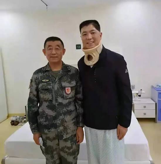 Don't believe in Karma, Think again ‼️ In 1st Pic we can see Chinese Army Lt Colonel Qi fabao & Soldier Xiao Siyuan engaged in verbal fight with the Indian Army Soldier earlier at LAC 🇮🇳⚡🇨🇳 Later both get C00KED by Indian Army in Galwan. Xiao K!IIed & Qi fabao got injured…