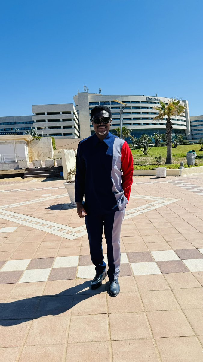 LexyMojoEyes1's tweet photo. #lexymojoeyes #lme #fashionforpeace #africafashionambaddafor # africanfashionambassasor https://t.co/oUWFxyRpAu
