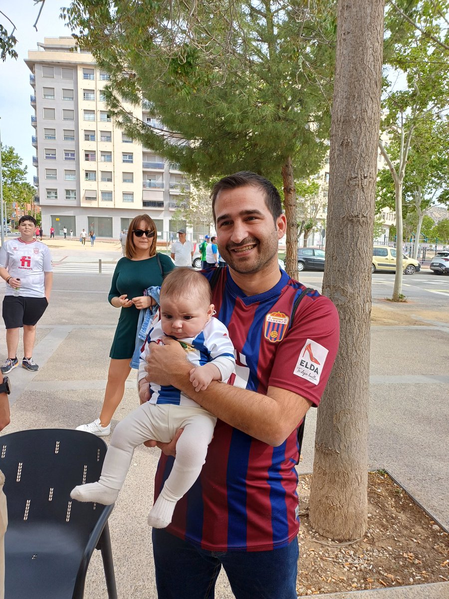 Futbolclub_1921's tweet photo. Acabo de conocer a la socia más joven del @CDLeganes, privilegios de jugar en #LALIGAHYPERMOTION. https://t.co/q9Aehj8TJy