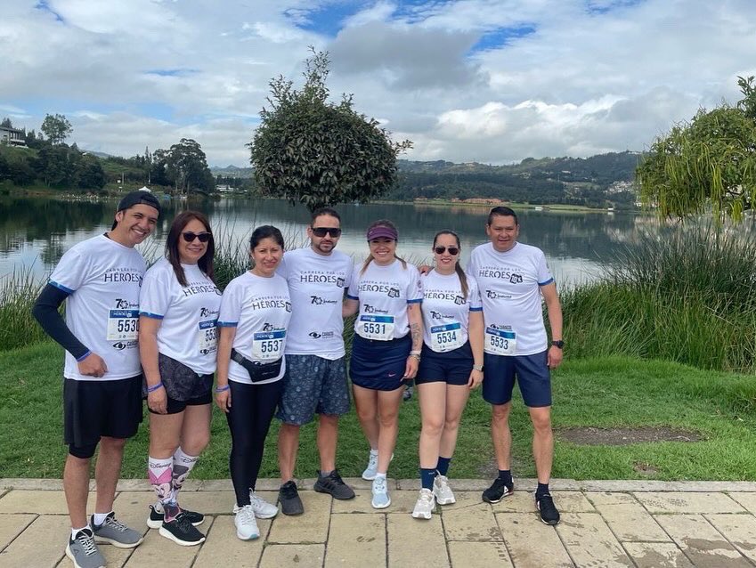 IndumilColombia's tweet photo. Felicidades a todos lo que hoy corrieron la #CarreraPorLosHéroes y llegaron a la meta para honrar a los que han sido heridos en combate defendiendo a #Colombia. 

#YoCorroParaSentirmeUnHéroe #IndumilColombia #IndustriaMilitar https://t.co/arHMTjDtJn