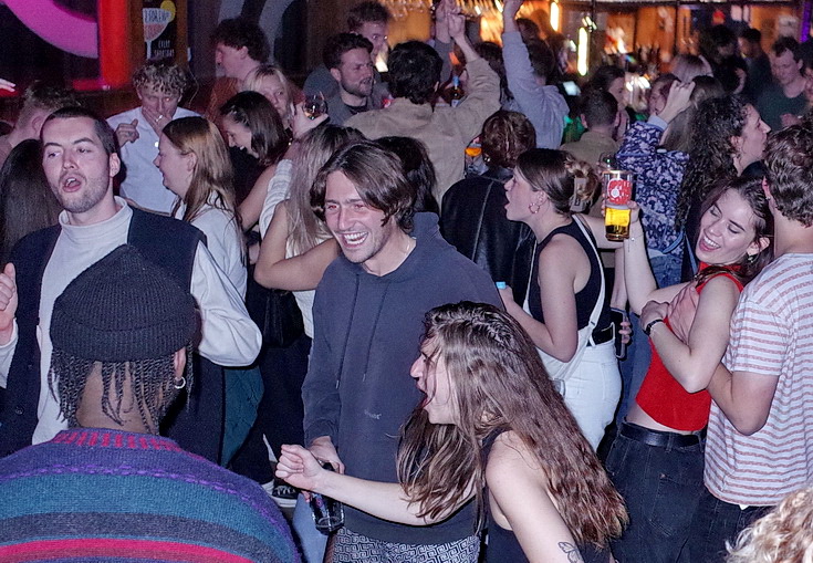 Tonight! Free Brixton MegaPop party at the Effra Social, Sun 5th May 2024 brixtonbuzz.com/2024/05/tonigh… #brixton #ABBA #FleetwoodMac #KatyPerry #KateNash #HumanLeague #free #LGBTQIA #sundaynight #sundaynight @EffraSocial #free