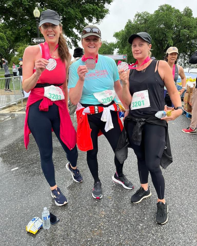 raggae86's tweet photo. 8K in good company with colleagues from @IcelandInUS 🇮🇸#NationalWomens8K. What a great way to start a rainy Sunday🌧️🏃🏻‍♀️💪#DC https://t.co/YnthLdN5fz