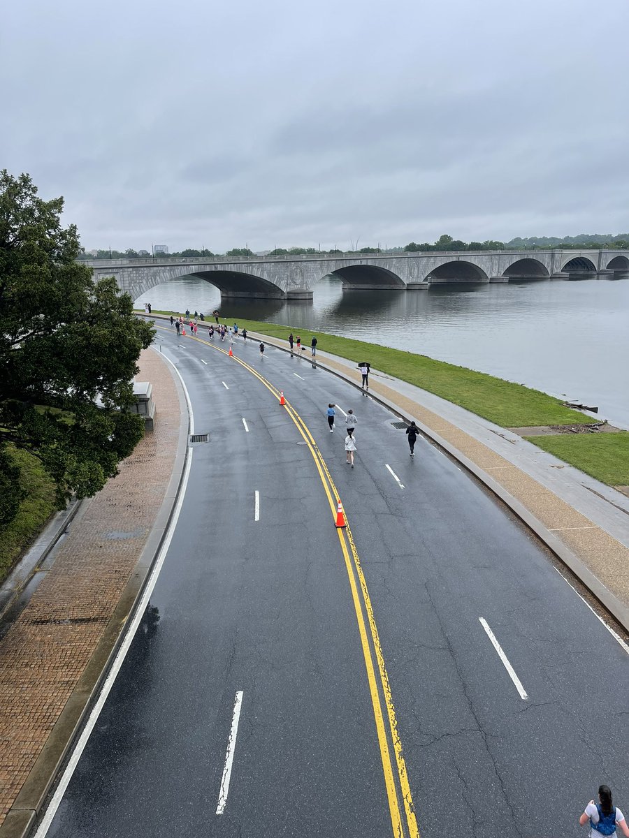 raggae86's tweet photo. 8K in good company with colleagues from @IcelandInUS 🇮🇸#NationalWomens8K. What a great way to start a rainy Sunday🌧️🏃🏻‍♀️💪#DC https://t.co/YnthLdN5fz