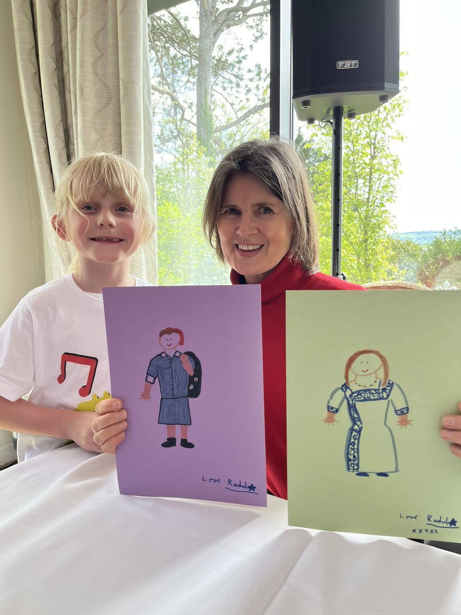 “Have you seen my Nitro Nine?” ‘Wicked’ to catch up with Ace again, aka the kind & lovely Sophie Aldred @sophie_aldred and give her two Ace drawings from Ghostlight and Fenric at yesterday’s Spearhead Live 3 event! #DoctorWho #SpearheadLive3 @CygnusTweets