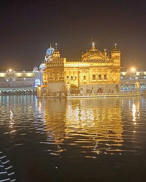 The Golden Temple (also known as the Harmandir Sahib, or the Darbār Sahib, or Suvaran Mandir is a gurdwara located in the city of Amritsar, Punjab, India. It is the pre-eminent spiritual site of Sikhism. 
#travelwithoutmoney #travelwithnageshwar  #goldentemple #amristar #punjab