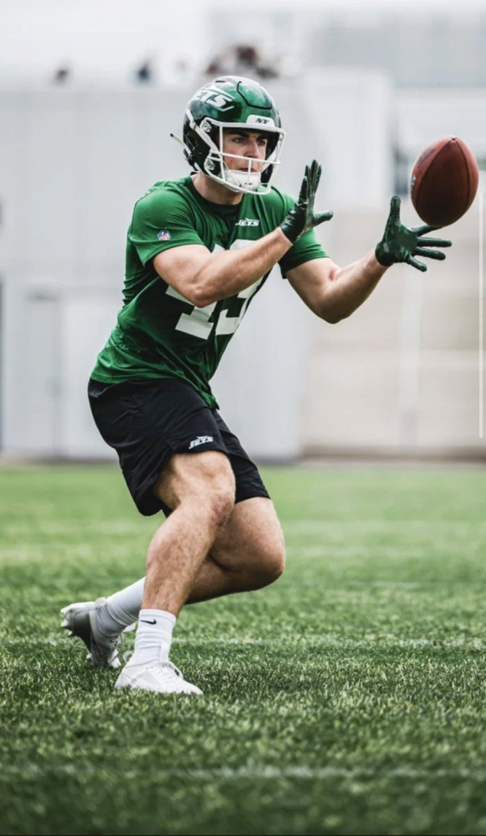 HEARTWARMING: Local kid, Patrick McSweeney is attending #New York #Jets rookie minicamp, living out his dream in honor of his dad, a NYJ season ticket holder and firefighter who died on 9/11. 🥹❤️