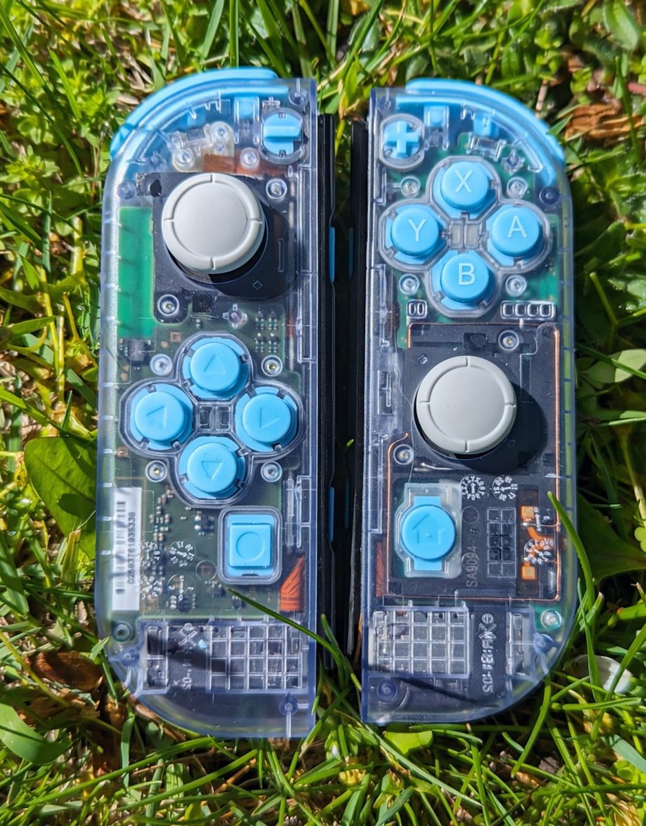 ___XEO___'s tweet image. Also some joycons I&apos;ve worked on