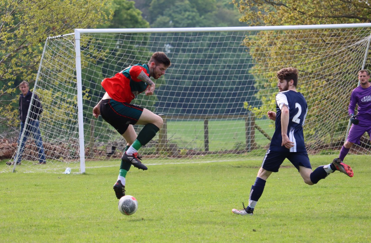 Action from @BactonUnited89's 4-0 win at @WoolverstoneFC in the @SILHQ yesterday. 1/2
A truly scenic venue – see more in the forthcoming Suffolk grounds book. #nonleague #groundhopping @GRFootball @NonLeagueHQ1 @NonLeagueGuys @SuffolkFA @DailySUFFOLK @Shaun_Button_