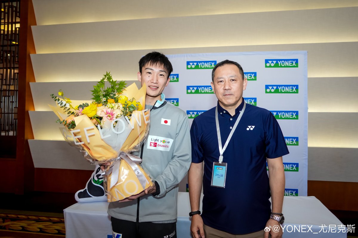 Dear Kento Momota, you're so loved by many

📷 YONEX_尤尼克斯