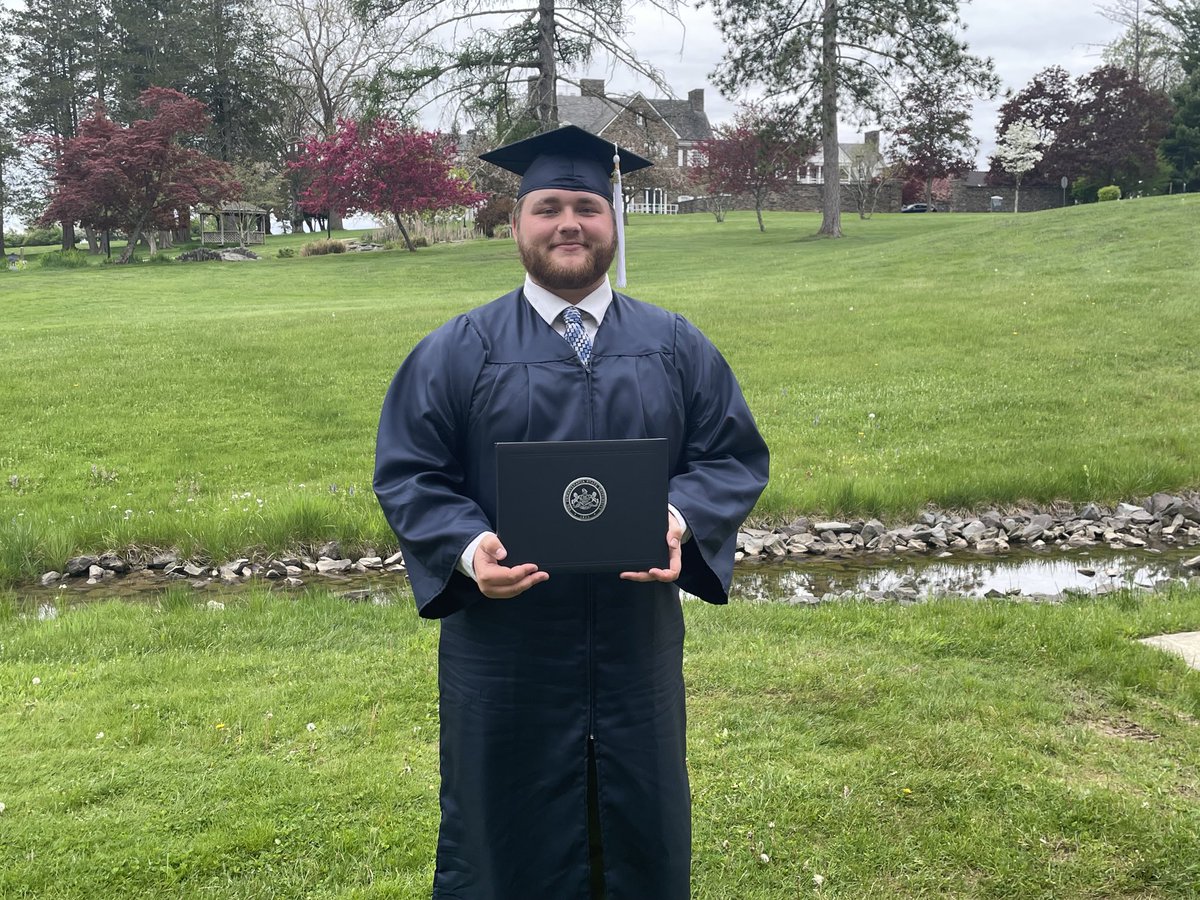 tracyb0809's tweet photo. Sooooo this happened yesterday to mine and β¦@homesteader23β© baby boy!! Go out and do great things and make the world a better place β¦@LucasRestiβ© #weare #pennstategrad #grad24 #mademommaproud https://t.co/IyDpNb9EpP