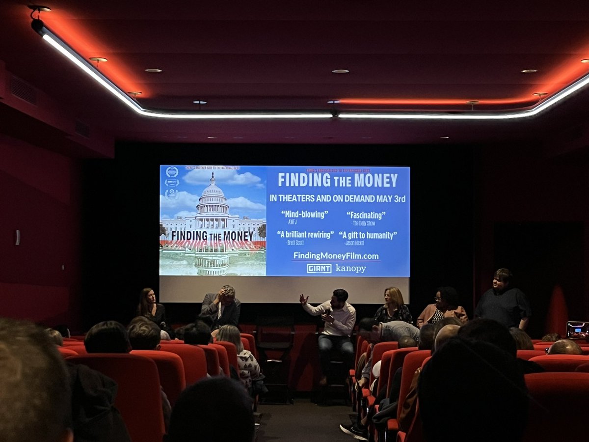 Full house @FindingMoneyDoc last night followed by stellar panel w @StephanieKelton @NathanTankus @adam_tooze @TheStalwart @ProfYuille 👏 Highly recommend for anyone interested in money, debt, and better answers to “but how do we pay for it” and “there’s no money”