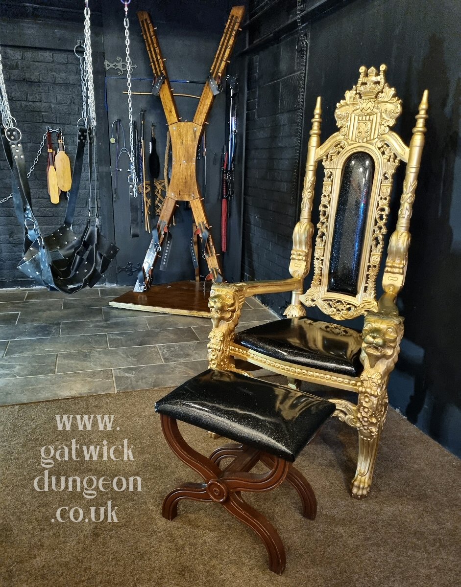 Sit back and relax at the Gatwick Dungeon.. or not!  The choice is yours.  😊  gatwickdungeon.co.uk 

#gatwickdungeon #dungeonhire #adultfun #playspace #privatehire