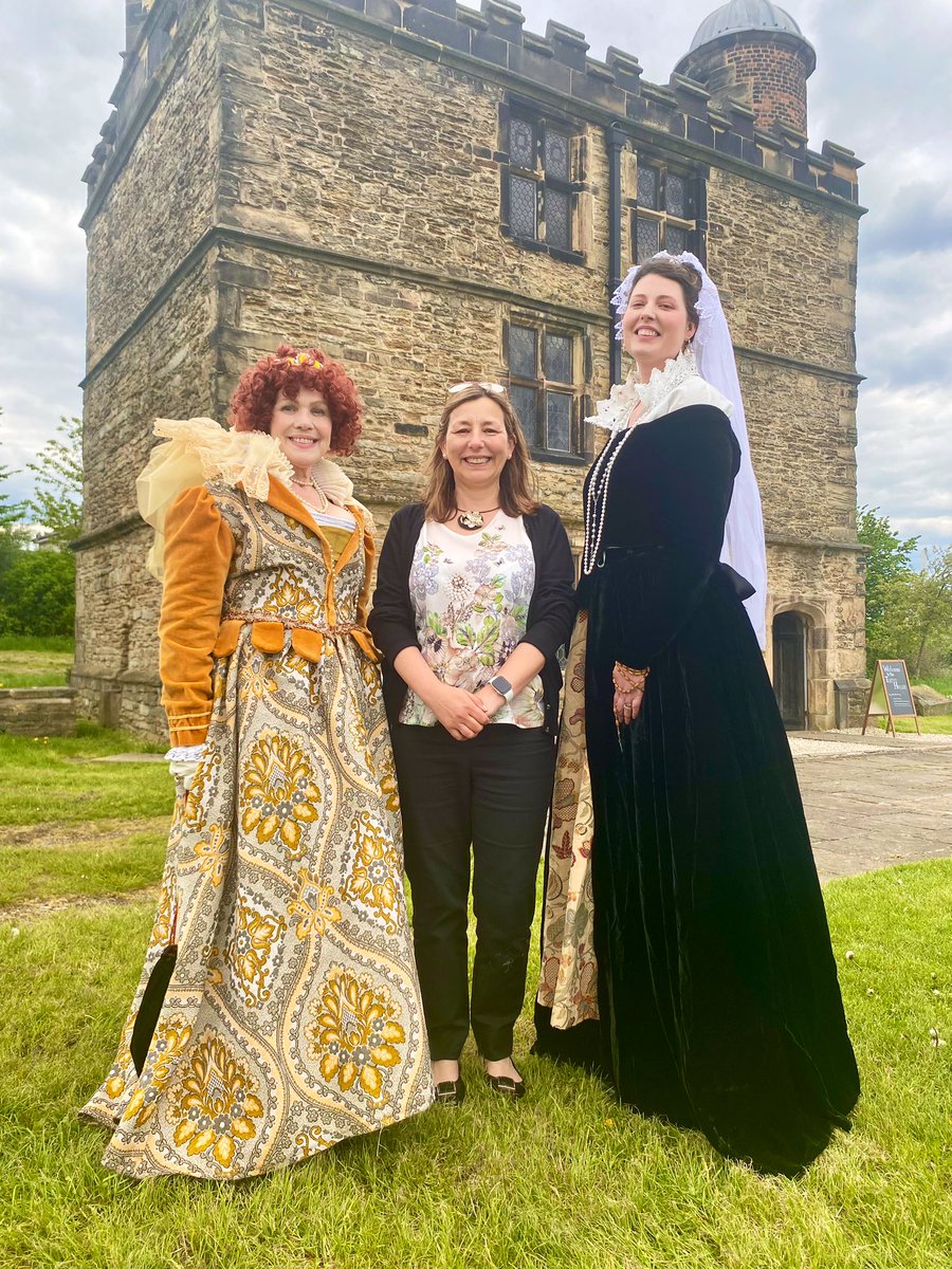 Think I might have a new @Green_Estate work profile pic! Stood between two Queens who I heard today never actually met in real life! Don’t they look fabulous outside the Turret House @SheffManorLodge