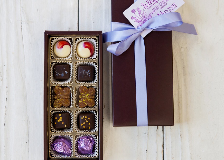 One week left until Mother’s Day. Stop in to pick up something special for mom. 

Shop our Mother’s Day chocolates online: hedonistchocolates.com/shop/mothers-d…

#mothersday #artisanchocolate #chocolategifts #rochesterny