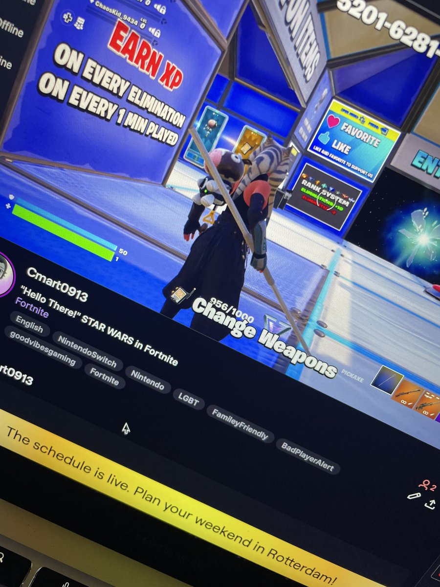 Live Now!  #Fortnite #gaming #twitch #girlgamer 

twitch.tv/cmart0913