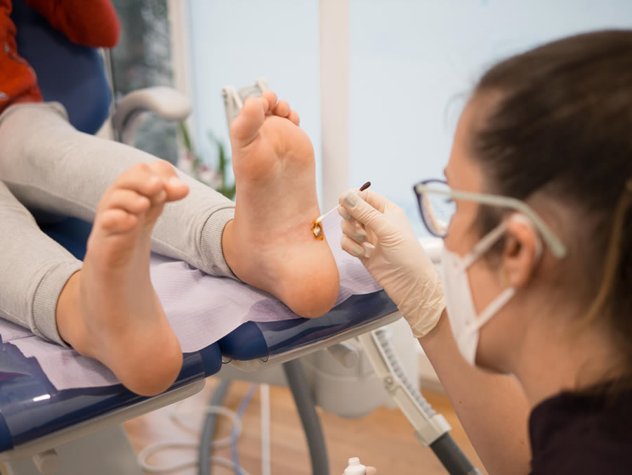 Diabetic Foot Care

Diabetes brings with it many health challenges, one of which is maintaining good foot health. For individuals with diabetes, foot problems can lead to serious complications. However, with the proper approach, these risks can be ...

midpennfoot.com/diabetic-foot-…