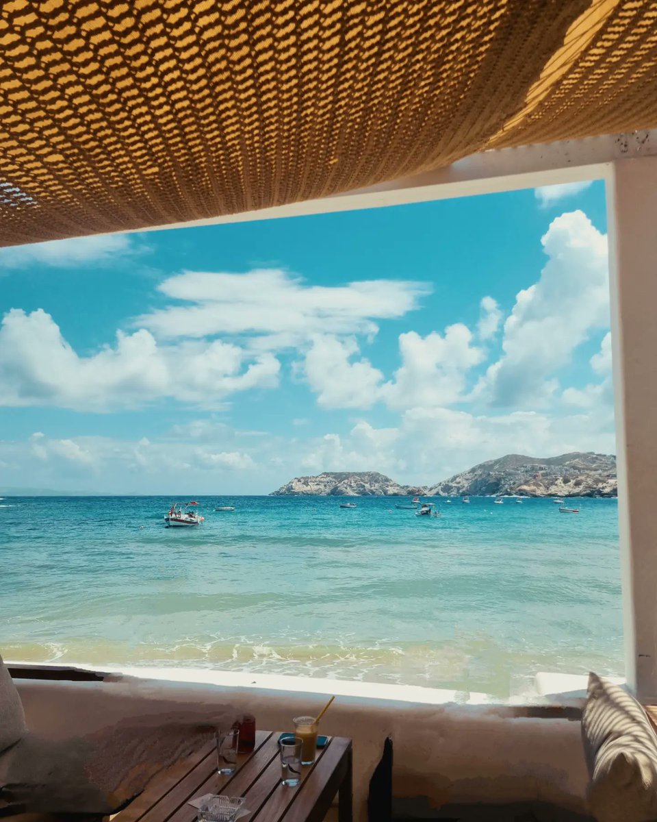 nadiafsantos_'s tweet photo. Greece! It's warm, sunny, and just perfect. 😁🇬🇷🥰 #Timeforabreak #holidaymood https://t.co/XuCtrg2CWu