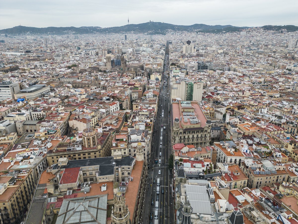 Al portal #OpenDataBCN pots trobar més de 600 datasets amb dades de la ciutat agrupades en cinc temes: 🗃️ Administració ℹ️ Ciutat i Serveis 🛍️ Economia i Empresa 👩‍👩‍👦‍👦 Població 🚦 Territori I també per als 17 ODS de @BCN_Agenda2030. 🔎 Consulta'ls: opendata-ajuntament.barcelona.cat/data/ca/dataset