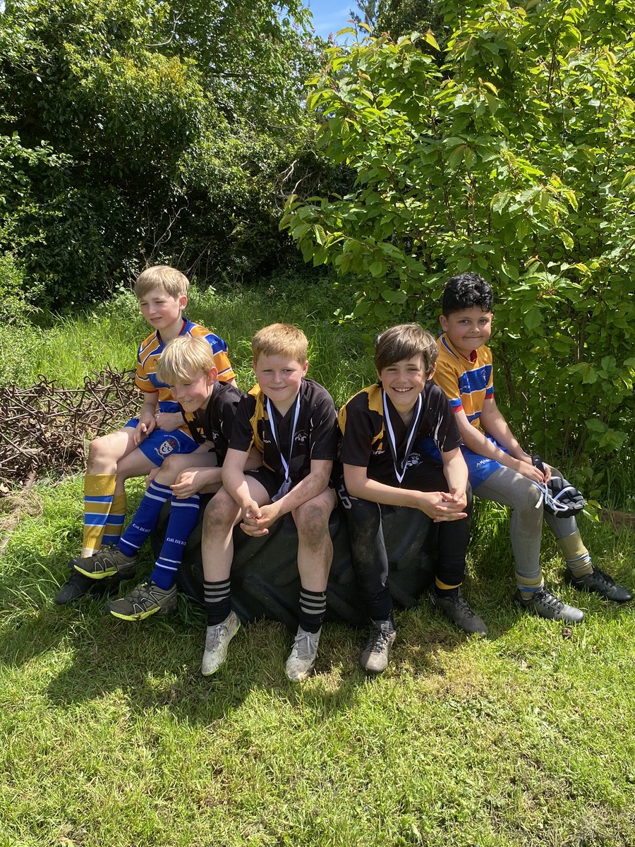 Lads getting some downtime, well played! <a href="/ShipstonMandJs/">Shipston Minis & Juniors</a> <a href="/WarwickRugby/">WarwickSchoolRugby</a> Stratford under 10s festival <a href="/Warwick_Juniors/">Warwick Junior School</a> 🏉🔵⚪️