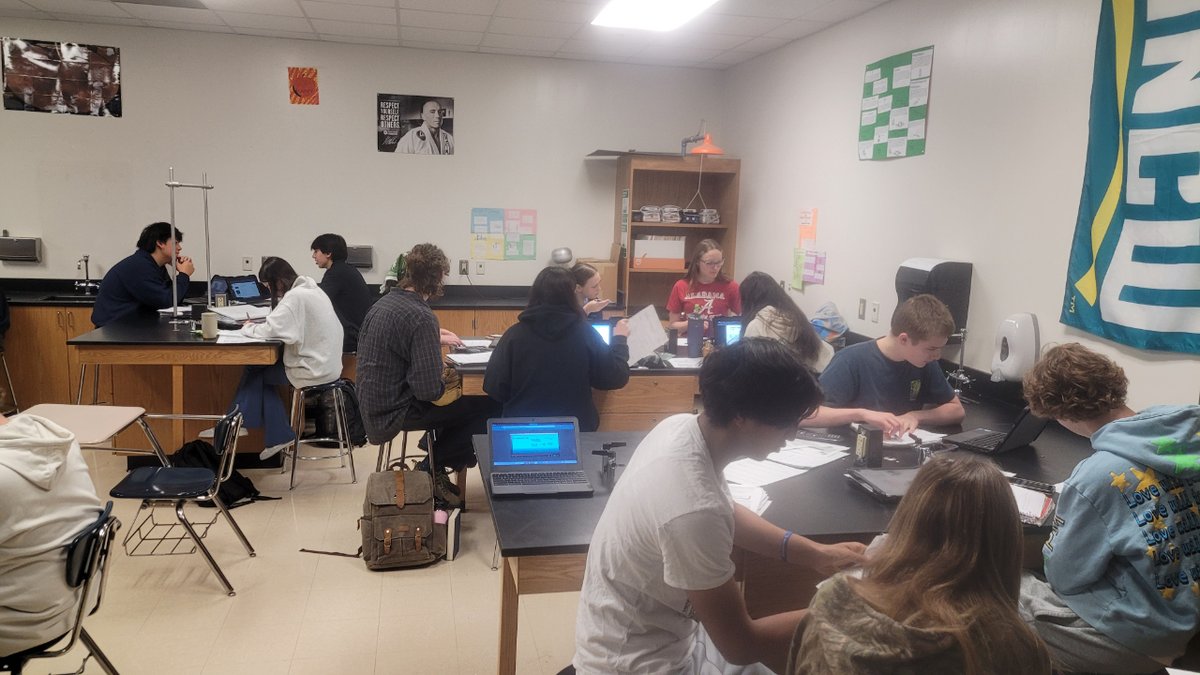 Students in Mr. Beyer's science class collaborate to complete and review content related to the course.  @aghoulihan @ucpsnc