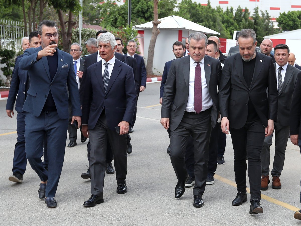 🇹🇷🇮🇹  Gençlik ve Spor Bakanımız Sayın Osman Aşkın Bak, İtalya Gençlik ve Spor Bakanı Sayın Andrea Abodi, İtalya’nın Ankara Büyükelçisi Sayın Giorgio Marrapodi, Spor Genel Müdürü Sayın Veli Ozan Çakır, TFF Başkan Vekili Sayın Mustafa Eröğüt ve TFF Yönetim Kurulu Üyesi Sayın