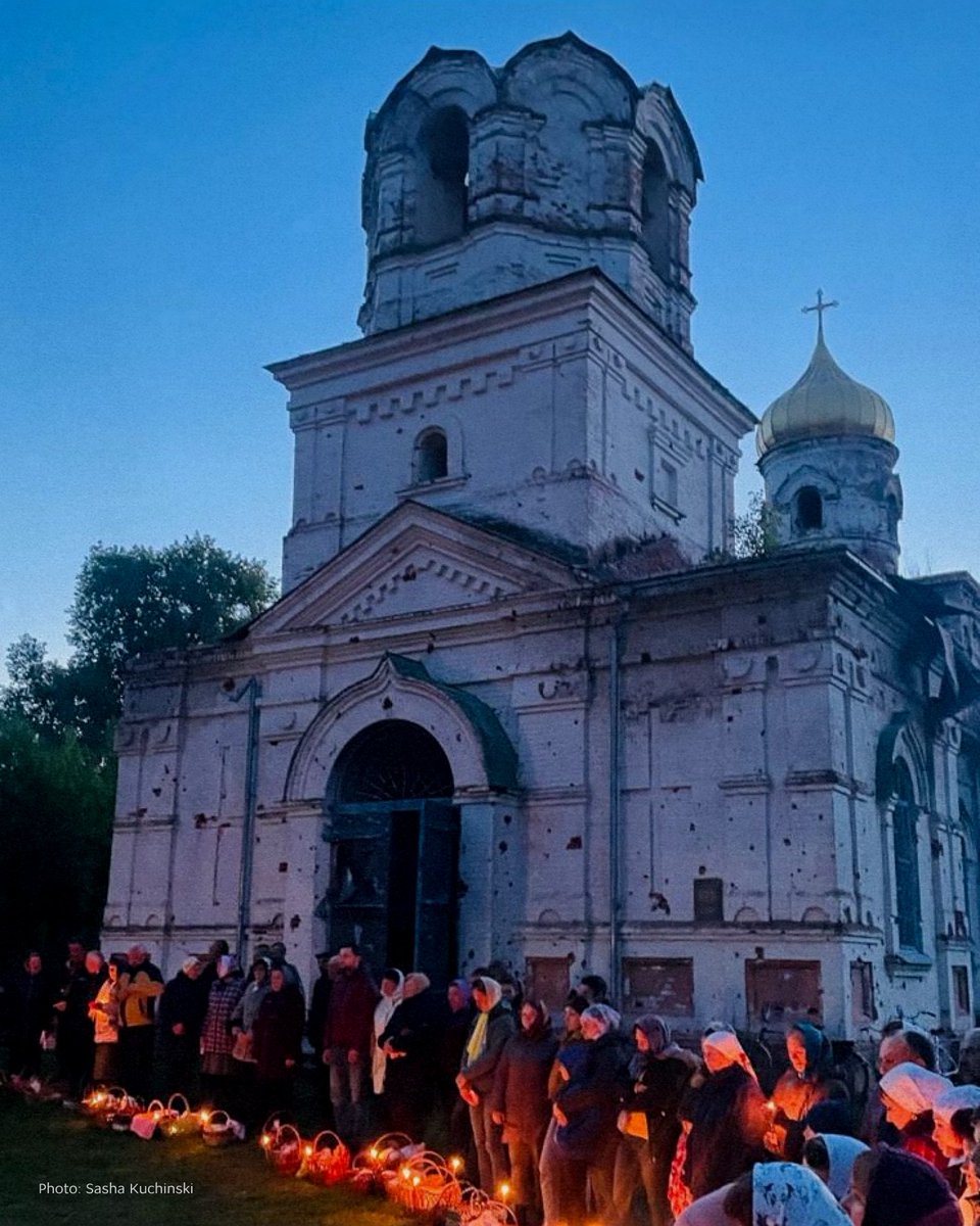 People came to bless their Easter baskets at the church in Lukashivka, Chernihiv region. In 2022, in this very church, 🇷🇺 troops set up a torture chamber. Russia has shown that there is nothing sacred for it. #Ukraine will prevail, just as light prevails over darkness.