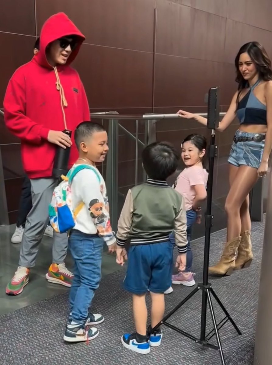 SPOTTED KimPau with It’s Showtime kids 🥰🥰🥰