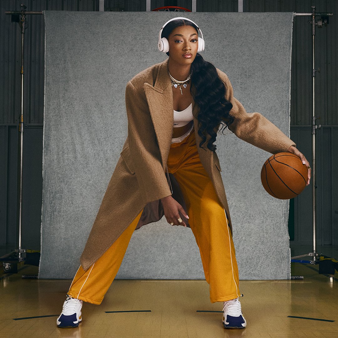 beatsbydre's tweet image. We can't promise the Beats Solo 4 will help you ball like @Reese10Angel , but you will look, sound and feel good while you try 😏