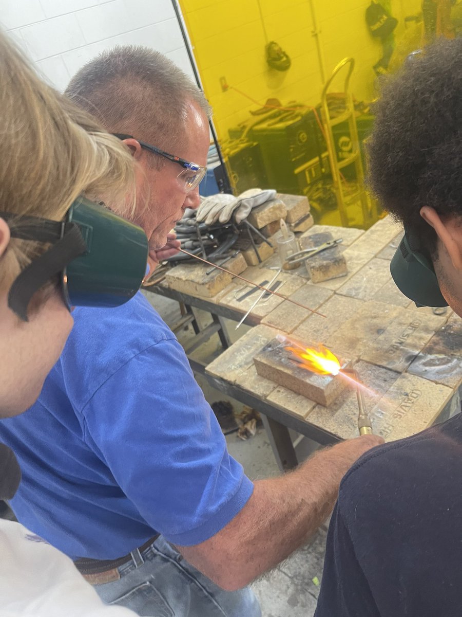 It’s the start of #TeacherAppreciateWeek let’s showcase Mr. Carrier! <a href="/Armwood_HS/">Armwood High School</a>