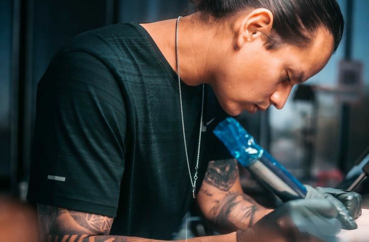 Mexican tattoo artist Fernando Unda quit finance to pursue his passion for tattooing. He's now a world-renowned artist with a residency at Ganga Tattoo Studio in LA.

#tattoo #tattooartist #artist #inspiration #losangeles #mexico #careerchange 

See more:
adsmith.news/anna-d-smith-p…