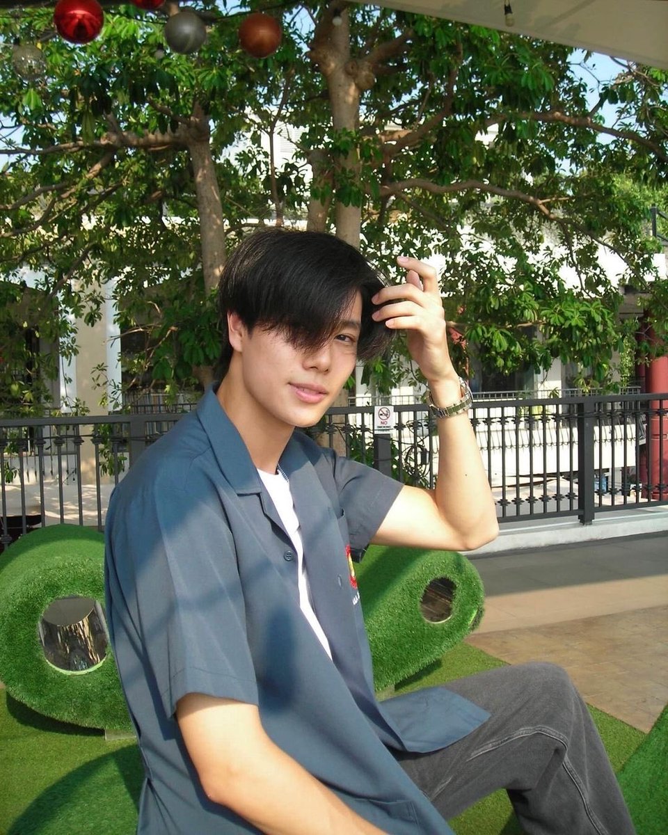 p’phuwin the soon to be chula engineering graduate🥺😭🤍