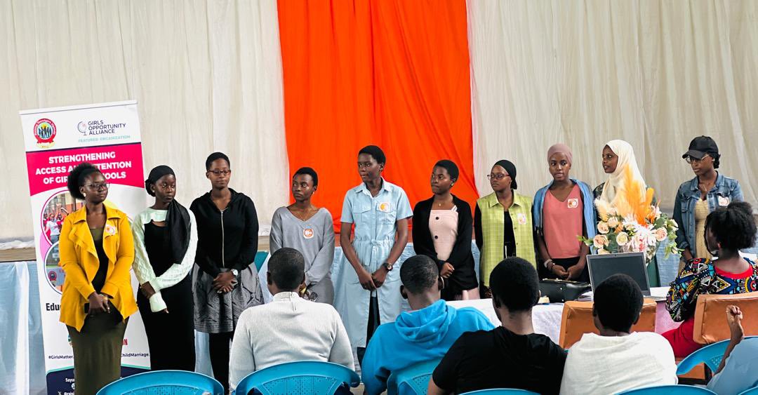 While at the #TeenHealthFair @nankunda20 shared information about the National #GirlChampionAwards2024 and encouraged students to nominate those outstanding Girls that a making a difference in society: She added that they will be Awarded on 10th October #DayOfTheGirlChild