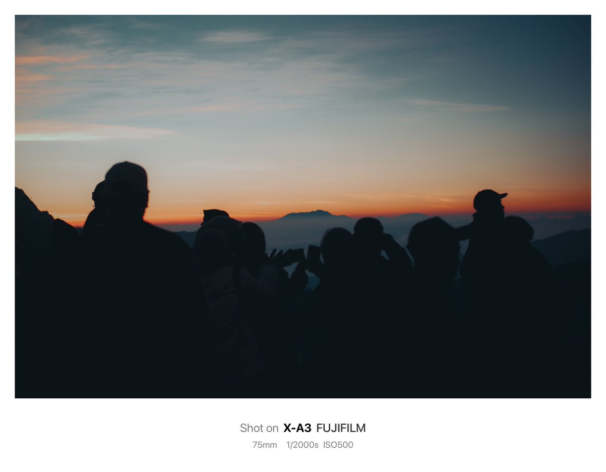 deliarrn1's tweet photo. Sunrise from bromo. 

#fotostreet #fujifilm #fujifilm_xseries #bromo https://t.co/essAb0qdSC