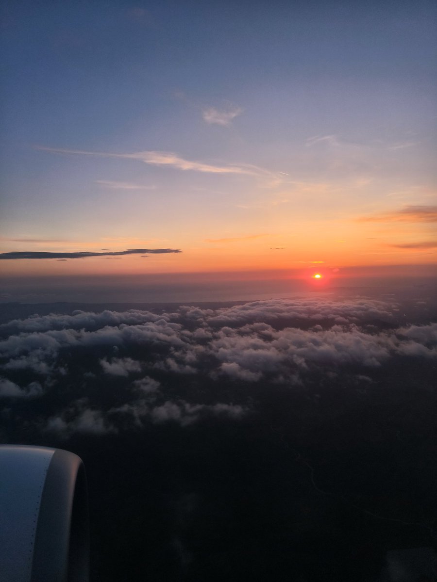 NDanilovic93's tweet photo. #Yesterday #sunset #SunsetViews #fligt #sunsetflight https://t.co/UrJuMlpFos