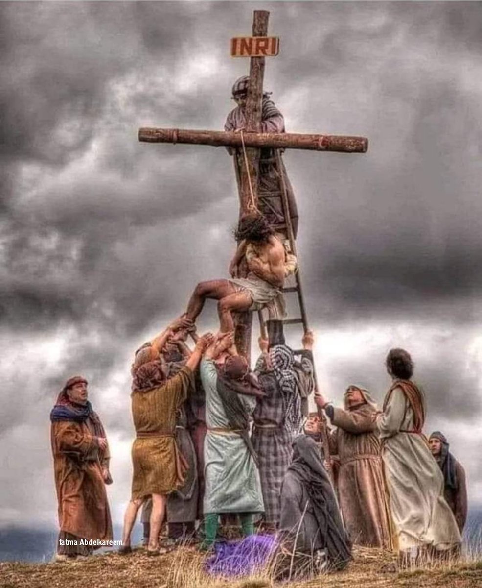 نشهَدُ أنّ المَسيحَ ما مات⁦
ولا قامَ مِ بَينِ الأموات..! بَل رفعَهُ اللّهُ إليه 
وعليها نَحيا وعلَيها يكون الممات ..
فَـ نحن بُراء ممن احتفلوٱ بـ هذا اليوم م المسلمين وغيرهم.

((وما قتلوه وما صلبوه ولكن شُبه لهم)).

النساء - الايه 157♥️.