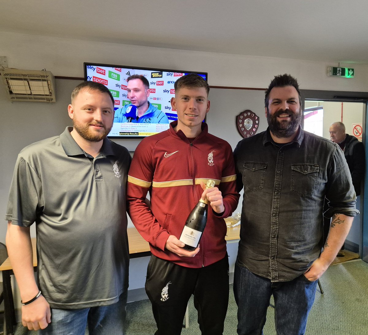 SATURDAY'S MAN OF THE MATCH @Guymcgarry3 received his third successive MotM award as the selection as our star man yesterday of both LEMAC & East Lothian Glass & Glazing Ltd's sponsors parties - Guy's pictured here with James Elliot of LEMAC and Chris Marr of @ELGLASS1