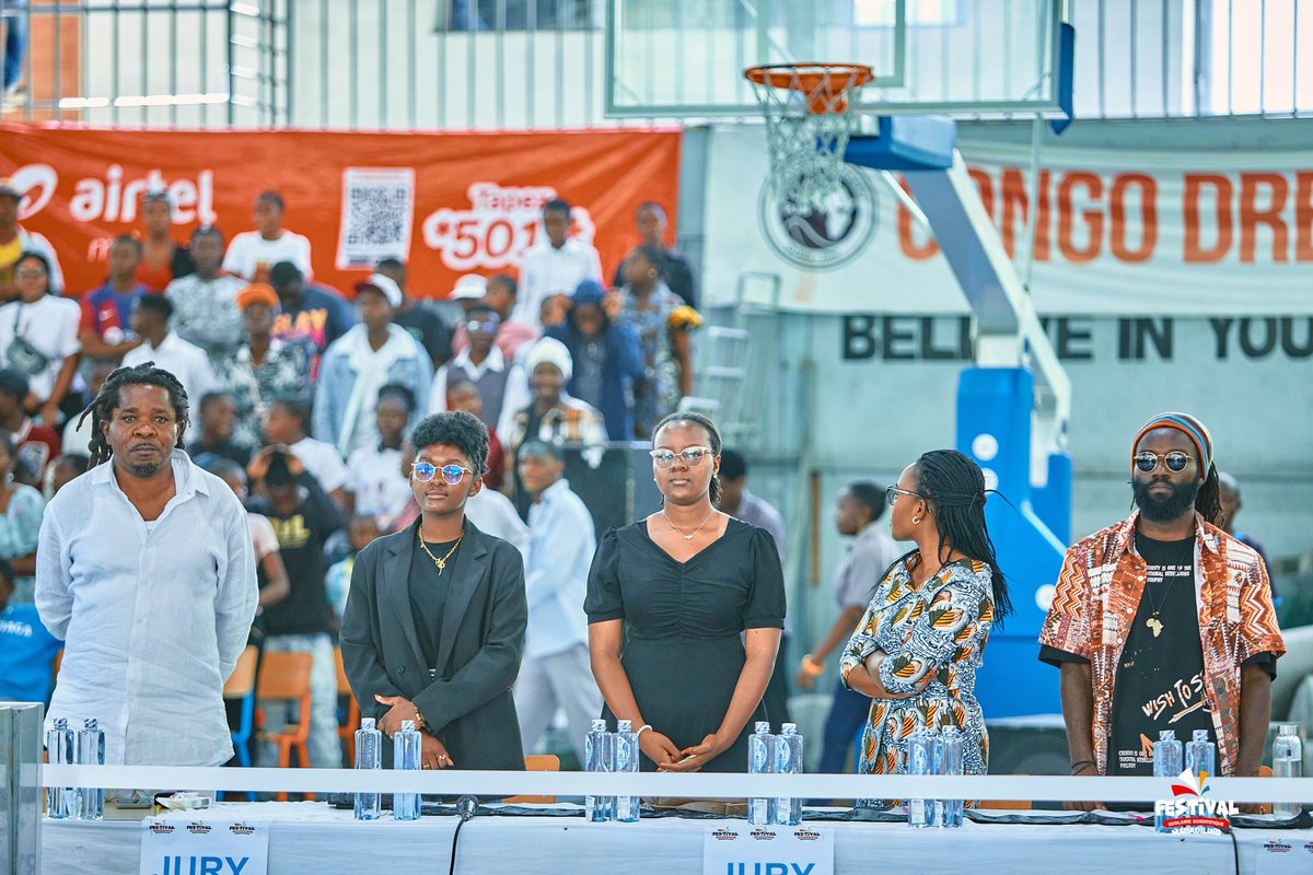 Le FESTIVAL MABADILIKO À GOMA
La FINALE 🔥
Pour ce dimanche, les membres du jury sont constitués de 2 hommes de renom : <a href="/mackelsamb/">Mack el Sambo</a> et @FarajaBatumike accompagnés de 3 dames de fer : <a href="/GloriaBash/">Gloria Bash</a>, @LeatitiaMaliro et la présidente du jury <a href="/RosyKaduku/">demoiselle_s_a_f_i</a>.
#Fescoma2024 #FinaleEd2 #Goma